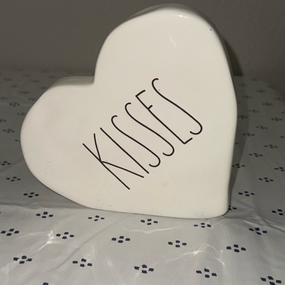 Rae Dunn Cream Heart 'Kisses' Decor